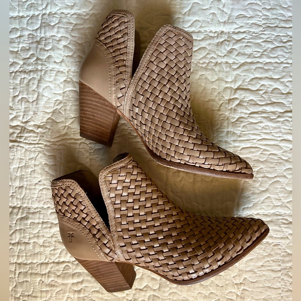 Stunning Frye split boots size 7